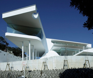 Mountains and Opening House by EASTERN Design Office