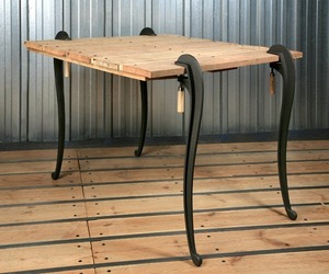 Naja-table-m