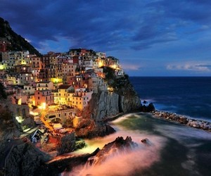 Northern-italys-cliffside-town-of-manarola-m