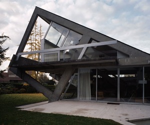 Oblique-concrete-house-by-claude-parent-m