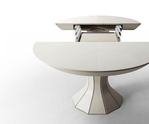 Opera – An Expandable Table by Bauline