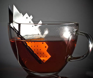 Original-titanic-tea-bag-holder-by-gordon-adler-m