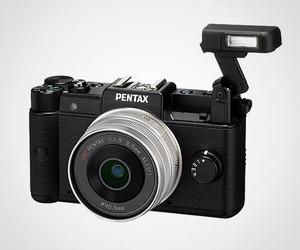 Pentax-q-black-camera-m