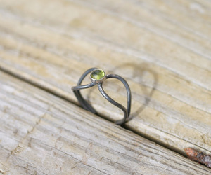 Peridot-loop-ring-m