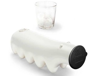 Polar-bear-in-your-freezer-ice-tray-m