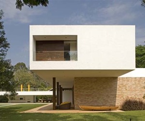 Lake House in Brazil Designed by Isay Weinfeld Architects