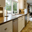 Recycled-glass-countertop-from-fuez-s