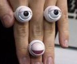 Robotic-rings-that-imitate-eye-and-mouth-movement-m