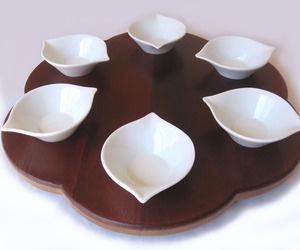 Rondo-seder-plate-recycled-oak-wine-barrel-head-m