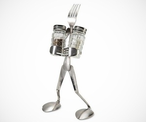 Salt-and-pepper-man-stand-m