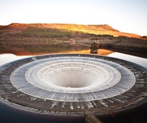 Scenic-beauty-of-ladybower-reservoir-m