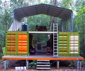 Shipping-container-cottage-in-rainforest-m