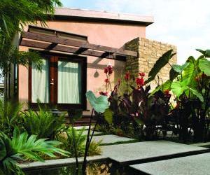 Simple-and-beautiful-courtyard-garden-m