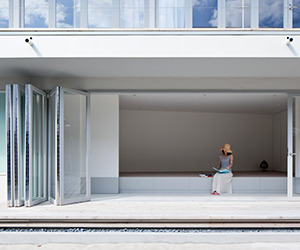 Simple-seaside-modernism-m