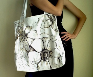 Siyahbeyazbags-wearable-art-m