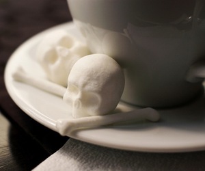Skull-and-crossbones-sugar-cubes-m