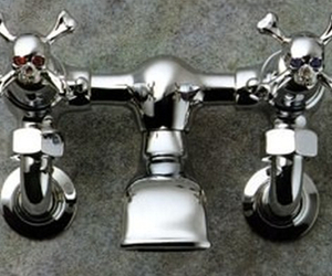 Skull-crossbones-faucet-2-m