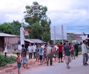 Solar-powered-street-lights-at-angkor-wat-m