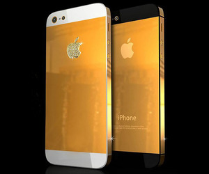 Solid-gold-iphone-5-by-stuart-hughes-m