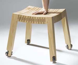 Spring-wood-wooden-stools-by-carolien-laro-2-m
