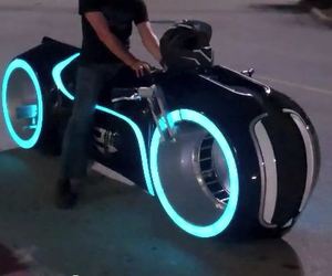 Street-legal-tron-lightcycle-m
