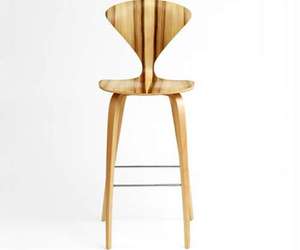 Striking-pattern-of-exotic-red-gum-in-the-cherner-chairs-m