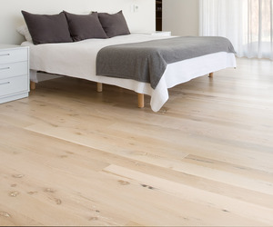 Stunning-hardwood-flooring-from-reclaimed-white-oak-timbers-m