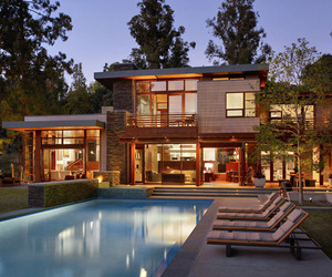 Stunning modern residence in Mandeville Canyon