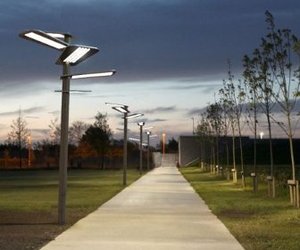 Sun-flower-a-solar-powered-streetlamp-m