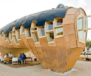 Sustainably-chic-fab-lab-house-for-green-living-m