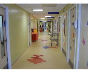 Tarkett-flooring-young-patients-not-puzzled-m