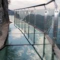 Terrifying-glass-skywalk-s