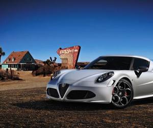 The-2014-alfa-romeo-4c-m