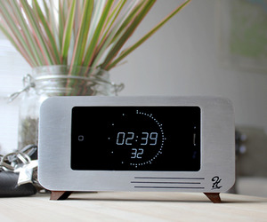 The cdock - iPhone Dock and  Clock