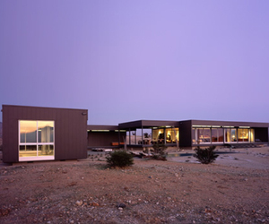 The-desert-house-by-marmol-radziner-m