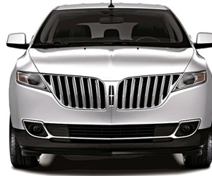 The-friendly-face-of-the-2011-lincoln-mkx-m