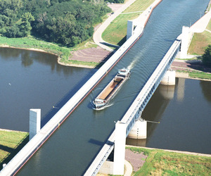 The-longest-navigable-aqueduct-in-the-world-m