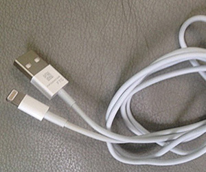 The-new-iphone-charge-sync-cable-leaked-m