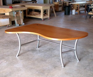 The-piano-desk-m
