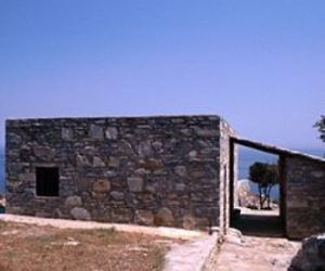 The-primitive-hut-of-2000-1312-m