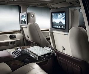 The-range-rover-that-comes-with-apple-ipads-m