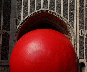 The-red-ball-project-by-kurt-perschke-m