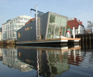 The Schwimmhausboot is finished, it's gorgeous, and I want one!