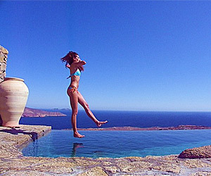 The-sexiest-pool-in-the-world-m