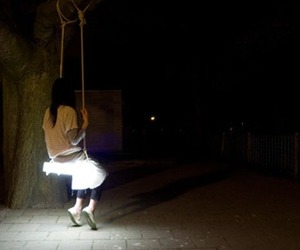 The-swing-lamp-m