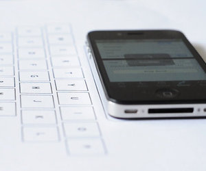 This-app-turns-any-surface-into-a-keyboard-m