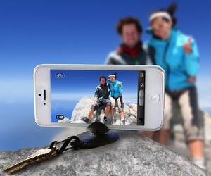 Tiltpod-iphone-5-stand-and-case-m
