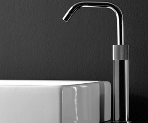 Titanium-22-a-minimalist-faucet-from-watermark-m