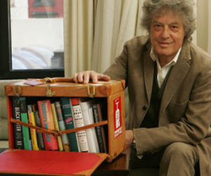 Tom-stoppards-traveling-bookcase-m