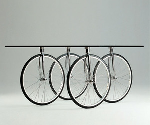 Tour-table-from-fontana-arte-m